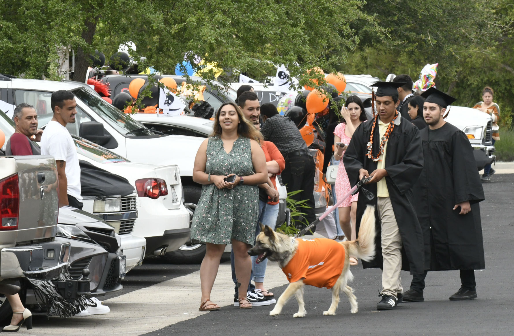 060520 SYVHS grad parade 21.jpg